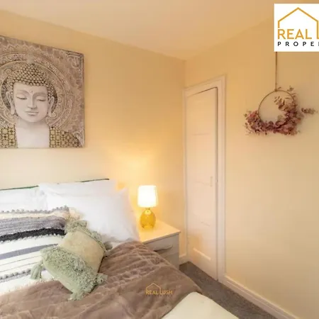 Nec, Hs2, And Airport By Real Lush - Three-bedroom House In Birmingham,