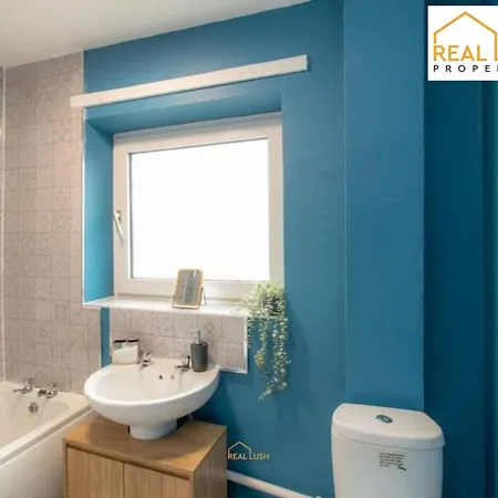 Nec, Hs2, And Airport By Real Lush - Three-bedroom House In Birmingham, Birmingham